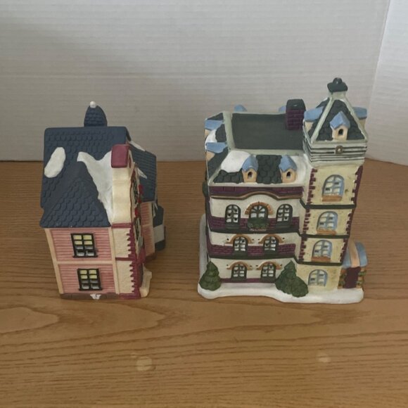 Grandeur Noel Snow Flake Village Hotel and Jeweler Christmas Hand Painted 1994 - Picture 5 of 14